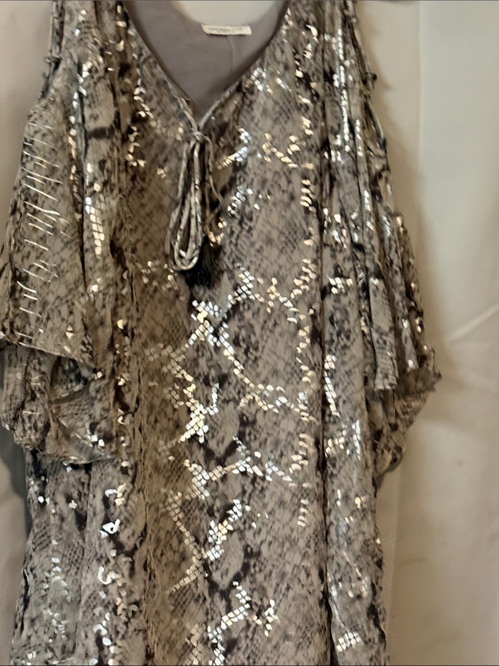 Sequined Snake-Print Women's Tunic Top - Silver/Gray